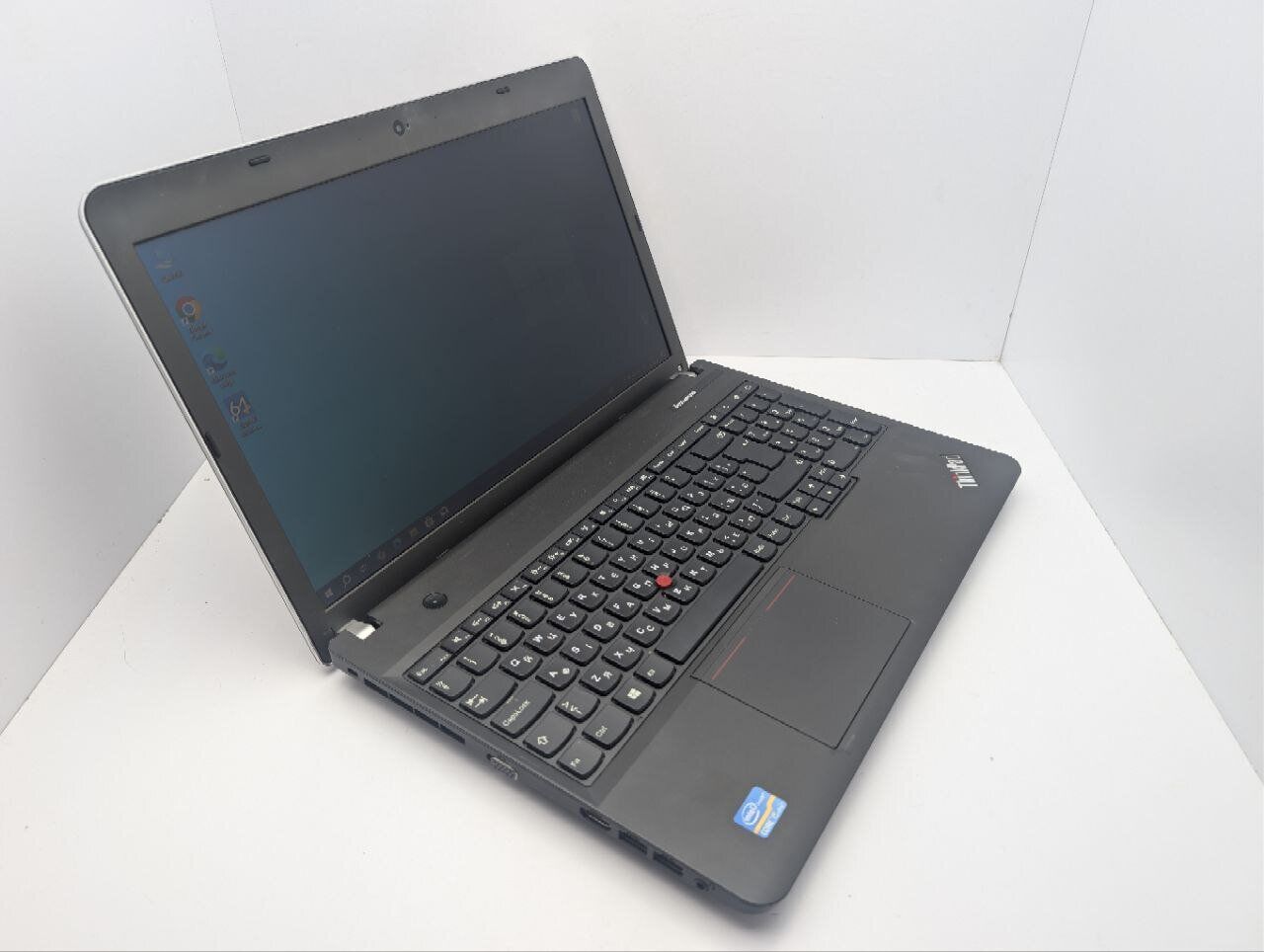 Ноутбук Lenovo ThinkPad E531 / 15.6'' (1366x768) TN / Intel Core i5-3320M (2 (4) ядра по 2.6 - 3.3 GHz) / 8 GB DDR3 / 120 GB SSD / Intel HD Graphics 4000 / WebCam / DVD-ROM - Зображення 6