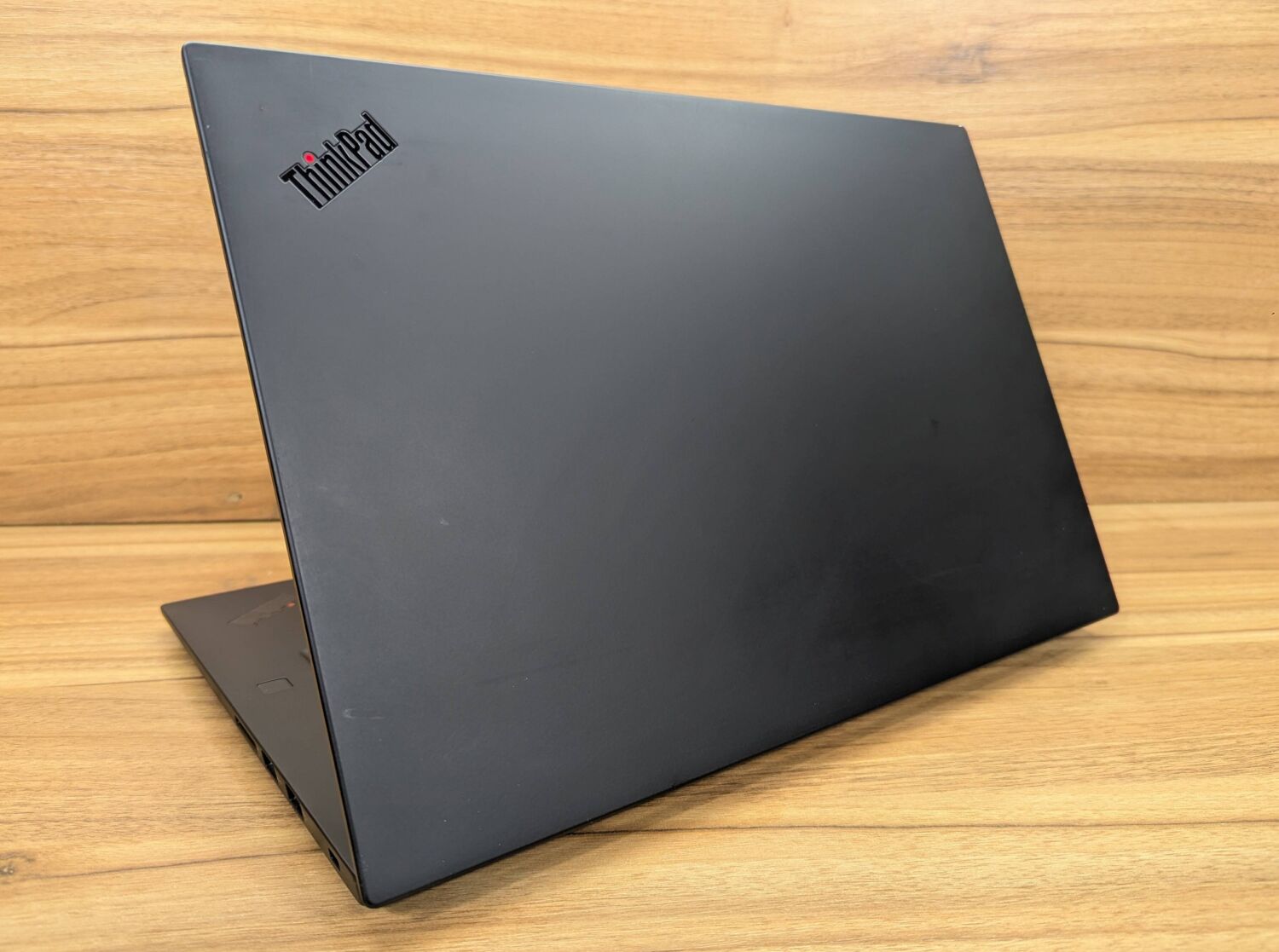 Мобільна робоча станція Lenovo ThinkPad P1 Gen 3 / 14" (1920x1080) IPS / Intel Core i7-10750H (6 (12) ядер по 2.6 - 5.0 GHz) / 32 GB DDR4 / 1000 GB SSD / nVidia Quadro T2000 Max-Q, 4 GB GDDR5, 128-bit / WebCam / Windows 10 - Зображення 6