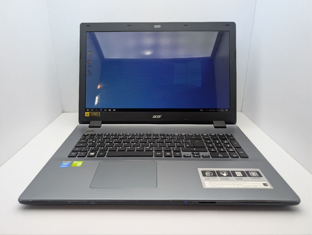 Ноутбук Acer Aspire E5-571G / 17.3" (1600x900) TN / Intel Core i5-4210U (2 (4) ядра по 1.7 - 2.7 GHz) / 8 GB DDR3 / 240 GB SSD / nVidia GeForce 840M, 2 GB GDDR3, 64-bit / WebCam / DVD-ROM - Зображення 2