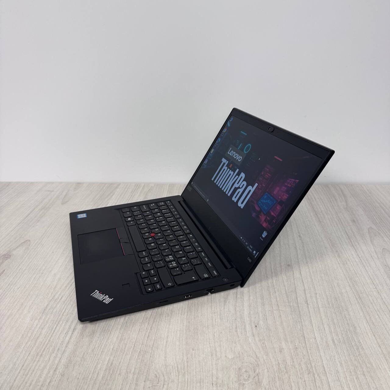 Ноутбук Lenovo ThinkPad E480 / 14" (1920x1080) IPS / Intel Core i5-8250U (4 (8) ядра по 1.6 - 3.4 GHz) / 8 GB DDR4 / 256 GB SSD NVMe / Intel UHD Graphics 620 / WebCam - Зображення 5
