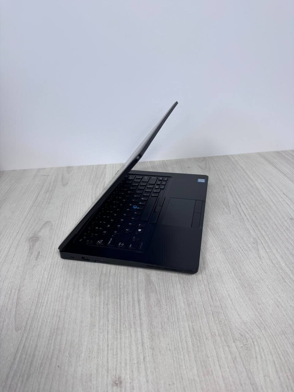 Ультрабук Б-клас Dell Latitude 5480 / 14" (1920x1080) IPS / Intel Core i7-7600U (2 (4) ядра по 2.8 - 3.9 GHz) / 8 GB DDR4 / 128 GB SSD M.2 / Intel HD Graphics 620 / WebCam - Зображення 6
