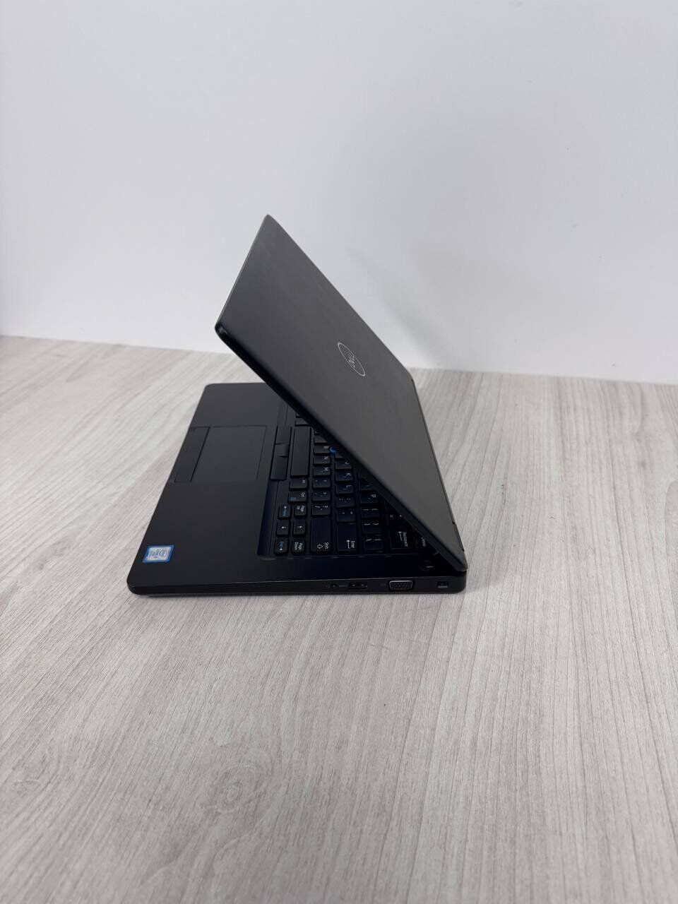 Ультрабук Б-клас Dell Latitude 5480 / 14" (1920x1080) IPS / Intel Core i7-7600U (2 (4) ядра по 2.8 - 3.9 GHz) / 8 GB DDR4 / 128 GB SSD M.2 / Intel HD Graphics 620 / WebCam - Зображення 7