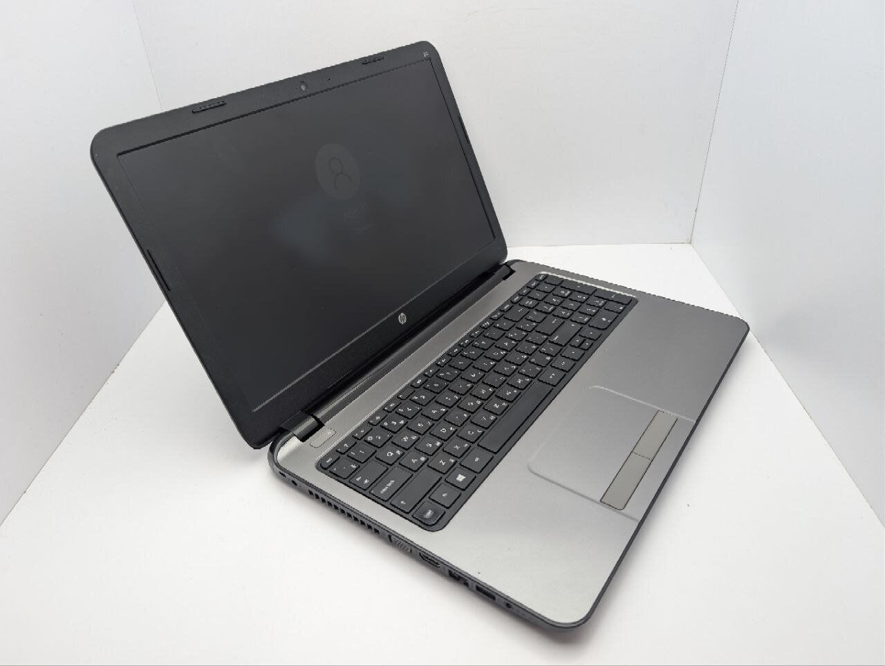 Ноутбук HP 250 G3 / 15.6" (1366x768) TN / Intel Celeron N2840 (2 ядра по 2.16 - 2.58 GHz) / 8 GB DDR3 / 120 GB SSD / Intel HD Graphics / WebCam / DVD-ROM - Зображення 6