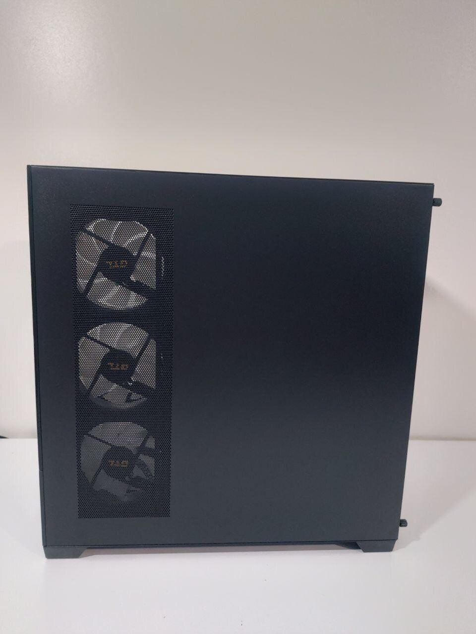 Ігровий ПК GTL Gaming Universe Black Tower / Intel Core i5-9400 (6 ядер по 2.9 - 4.1 GHz) / 16 GB DDR4 / 128 GB SSD M.2 + 512 GB SSD + 500 GB HDD / AMD Radeon RX 5700 XT, 8 GB GDDR6, 256-bit / 700W - Зображення 5