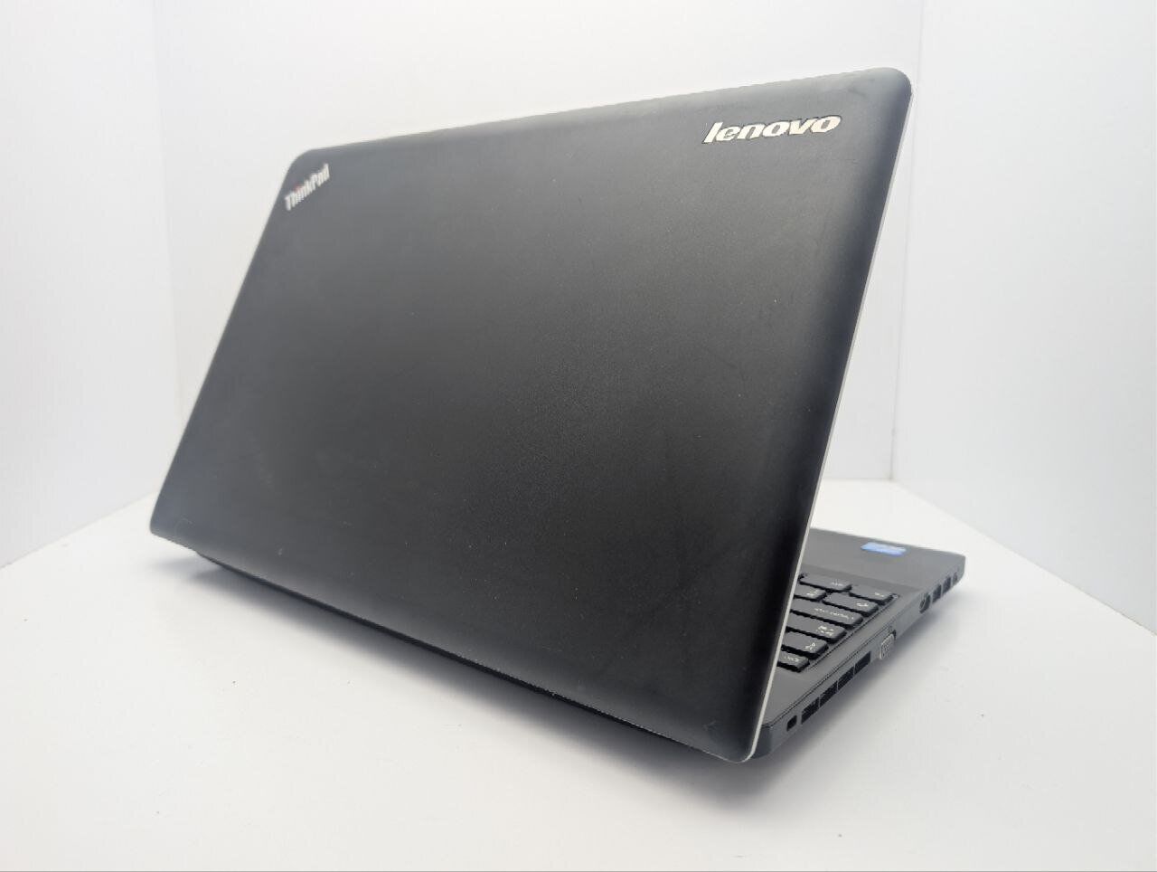 Ноутбук Lenovo ThinkPad E531 / 15.6'' (1366x768) TN / Intel Core i5-3320M (2 (4) ядра по 2.6 - 3.3 GHz) / 8 GB DDR3 / 120 GB SSD / Intel HD Graphics 4000 / WebCam / DVD-ROM - Зображення 8