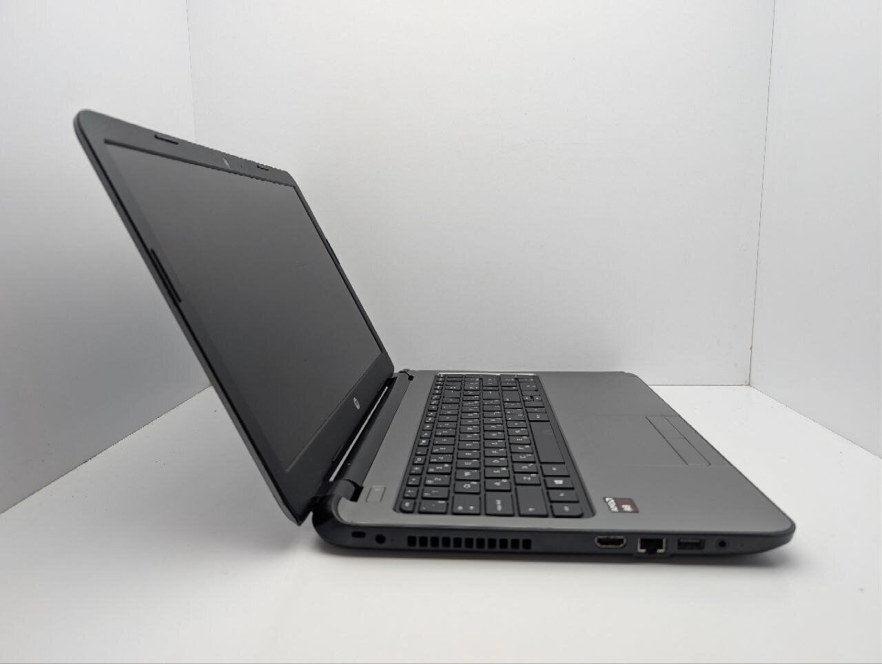 Ноутбук HP 15 g003sr / 15.6" (1366x768) TN / AMD A8-6410 (4 ядра по 2.0 - 2.4 GHz) / 8 GB DDR3 / 128 GB SSD / AMD Radeon R5 Graphics / WebCam / DVD-ROM - Зображення 4
