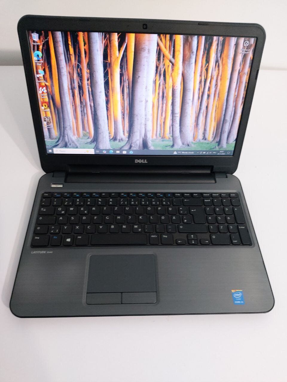 Ноутбук Б-клас Dell Latitude 3540 / 15.6" (1366x768) TN / Intel Core i5-4210U (2 (4) ядра по 1.7 - 2.7 GHz) / 16 GB DDR3 / 256 GB SSD / Intel HD Graphics 4400 / WebCam / DVD-ROM - Зображення 2