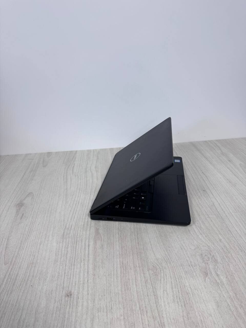 Ультрабук Dell Latitude 5480 / 14" (1920x1080) IPS / Intel Core i5-7200U (2 (4) ядра по 2.5 - 3.1 GHz) / 8 GB DDR4 / 120 GB SSD / Intel HD Graphics 620 / WebCam - Зображення 6