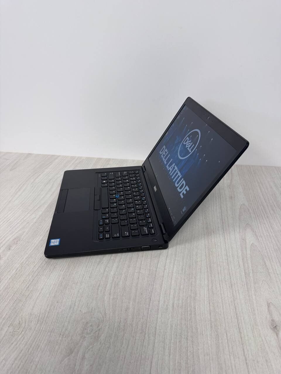 Ультрабук Б-клас Dell Latitude 5480 / 14" (1920x1080) IPS / Intel Core i7-7600U (2 (4) ядра по 2.8 - 3.9 GHz) / 8 GB DDR4 / 128 GB SSD M.2 / Intel HD Graphics 620 / WebCam - Зображення 5