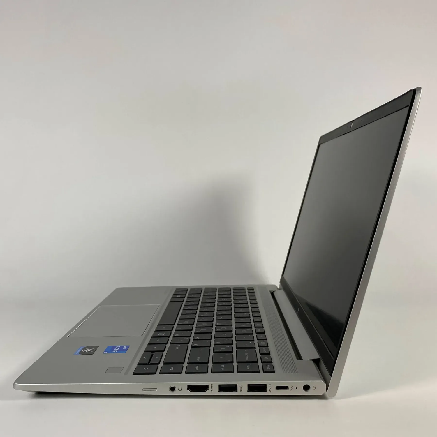 Ультрабук Б-клас HP EliteBook 640 G9 / 14" (1920x1080) IPS / Intel Core i5-1235U (10 (12) ядер по 3.3 - 4.4 GHz) / 16 GB DDR4 / 256 GB SSD / Intel Iris Xe Graphics / WebCam / TouchID - Зображення 5