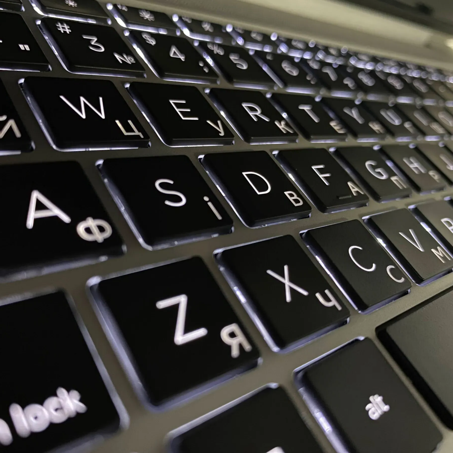 Ультрабук Б-клас HP EliteBook 640 G9 / 14" (1920x1080) IPS / Intel Core i5-1235U (10 (12) ядер по 3.3 - 4.4 GHz) / 16 GB DDR4 / 256 GB SSD / Intel Iris Xe Graphics / WebCam / TouchID - Зображення 6