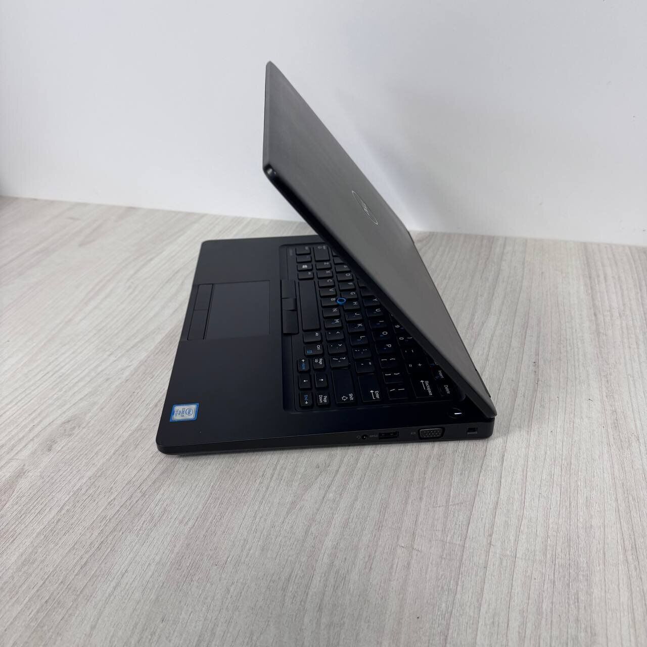 Ультрабук Б-клас Dell Latitude 5480 / 14" (1920x1080) IPS / Intel Core i7-7820HQ (4 (8) ядра по 2.9 - 3.9 GHz) / 8 GB DDR4 / 128 GB SSD M.2 / nVidia GeForce 930MX, 2 GB DDR3, 64-bit / WebCam - Зображення 7