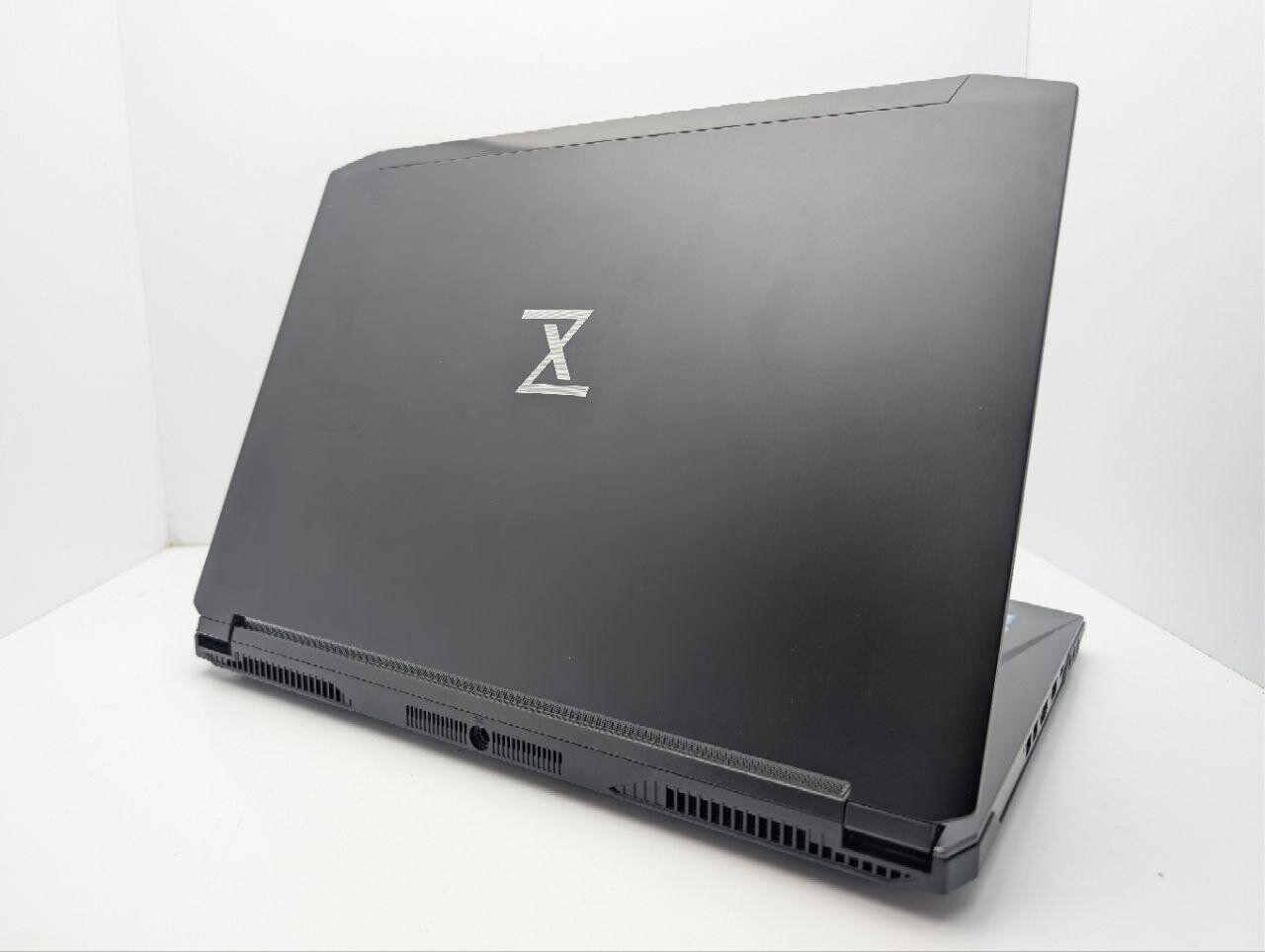 Ноутбук Tuxedo Clevo P641RF / 14" (1920x1080) IPS / Intel Core i7-6700HQ (4 (8) ядра по 2.6 - 3.5 GHz) / 8 GB DDR4 / 256 GB SSD / nVidia GeForce GTX 965M, 2 GB GDDR5, 128-bit / WebCam - Зображення 8