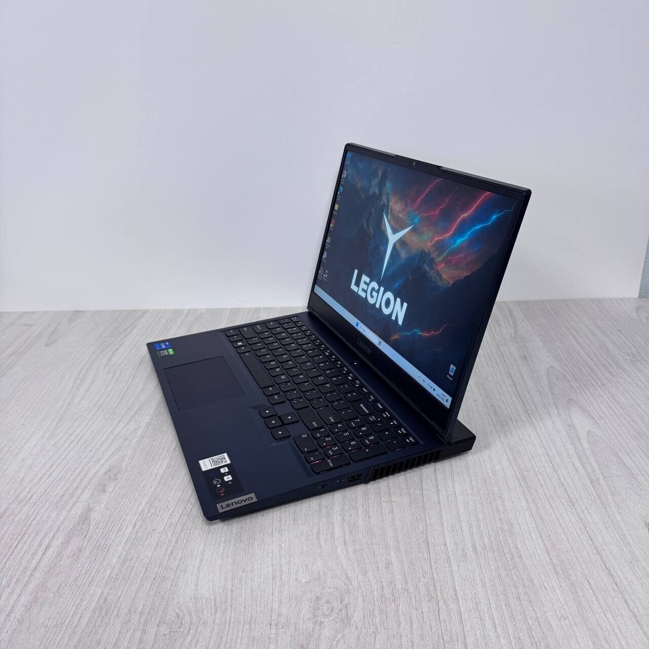 Ігровий ноутбук Б-клас Lenovo Legion 5 15ITH6H / 15.6" (1920x1080) IPS / Intel Core i7-11800H (8 (16) ядер по 2.3 - 4.6 GHz) / 16 GB DDR5 / 512 GB SSD NVMe / nVidia GeForce RTX 3070, 8 GB GDDR6, 256-bit / WebCam - Зображення 4