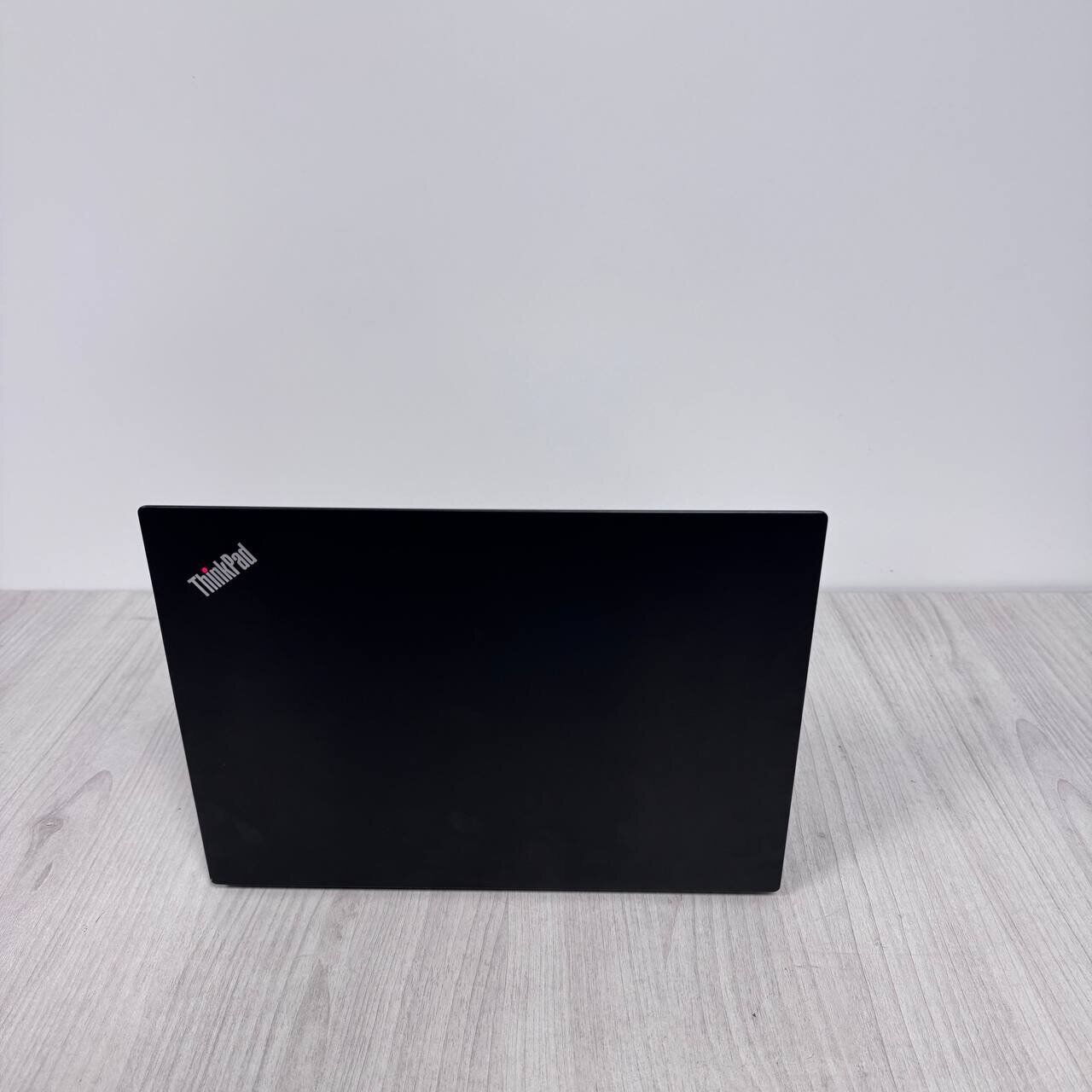 Ноутбук Lenovo ThinkPad E480 / 14" (1920x1080) IPS / Intel Core i5-8250U (4 (8) ядра по 1.6 - 3.4 GHz) / 8 GB DDR4 / 256 GB SSD NVMe / Intel UHD Graphics 620 / WebCam - Зображення 3
