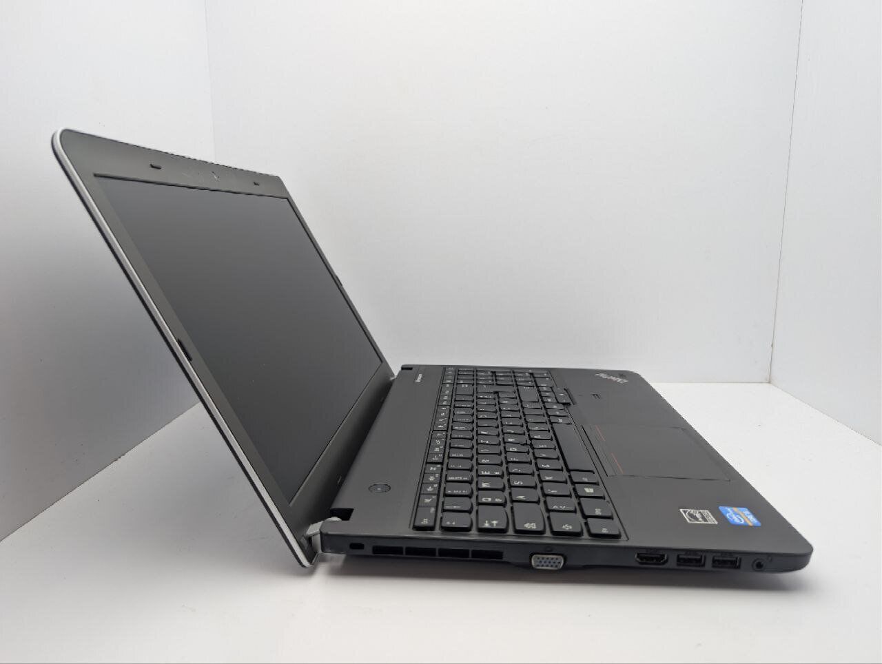 Ноутбук Lenovo ThinkPad E531 / 15.6'' (1366x768) TN / Intel Core i3-3120M (2 (4) ядра по 2.5 GHz) / 6 GB DDR3 / 1000 GB HDD / Intel HD Graphics 4000 / WebCam / DVD-ROM - Зображення 4