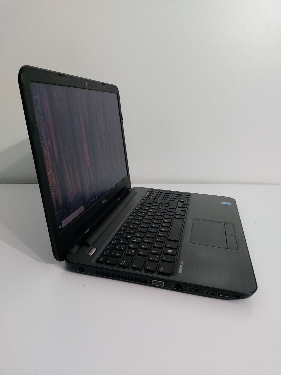 Ноутбук Б-клас Dell Latitude 3540 / 15.6" (1366x768) TN / Intel Core i5-4210U (2 (4) ядра по 1.7 - 2.7 GHz) / 16 GB DDR3 / 256 GB SSD / Intel HD Graphics 4400 / WebCam / DVD-ROM - Зображення 4