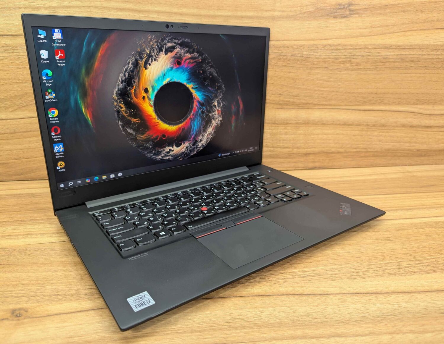 Мобільна робоча станція Lenovo ThinkPad P1 Gen 3 / 14" (1920x1080) IPS / Intel Core i7-10750H (6 (12) ядер по 2.6 - 5.0 GHz) / 32 GB DDR4 / 1000 GB SSD / nVidia Quadro T2000 Max-Q, 4 GB GDDR5, 128-bit / WebCam / Windows 10 - Зображення 3