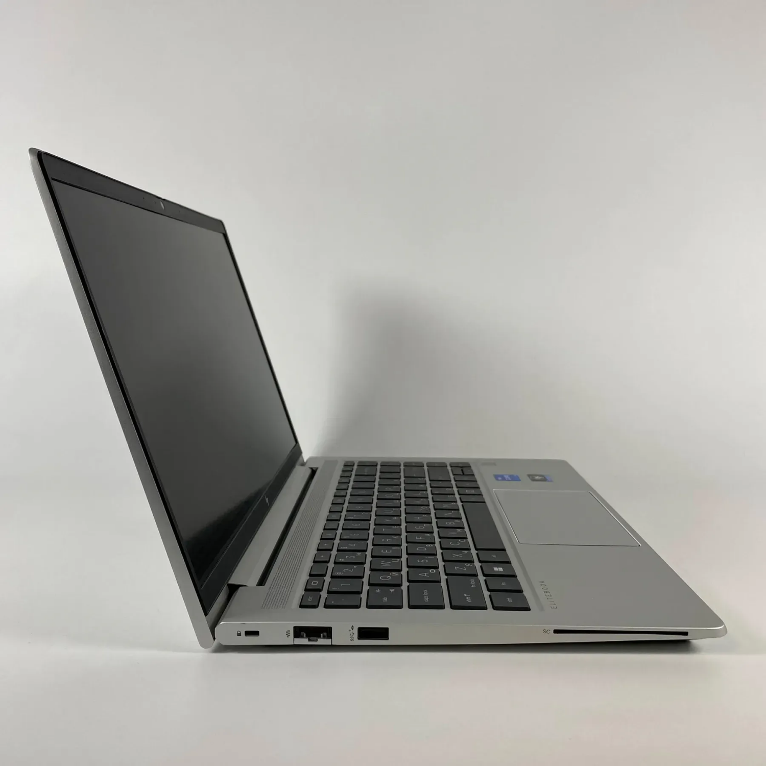 Ультрабук Б-клас HP EliteBook 640 G9 / 14" (1920x1080) IPS / Intel Core i5-1235U (10 (12) ядер по 3.3 - 4.4 GHz) / 16 GB DDR4 / 256 GB SSD / Intel Iris Xe Graphics / WebCam / TouchID - Зображення 4
