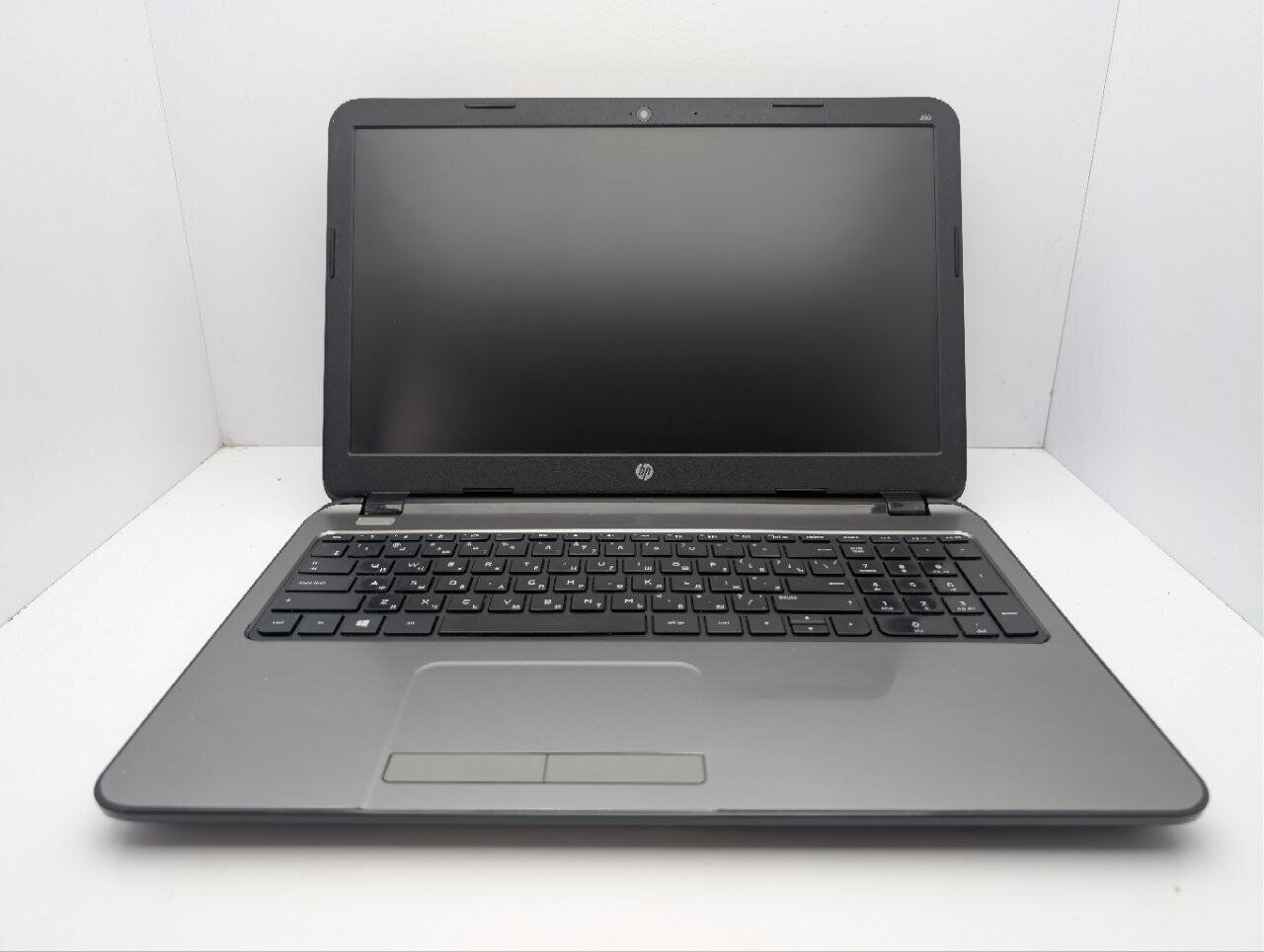Ноутбук HP 250 G3 / 15.6" (1366x768) TN / Intel Celeron N2840 (2 ядра по 2.16 - 2.58 GHz) / 8 GB DDR3 / 120 GB SSD / Intel HD Graphics / WebCam / DVD-ROM - Зображення 3