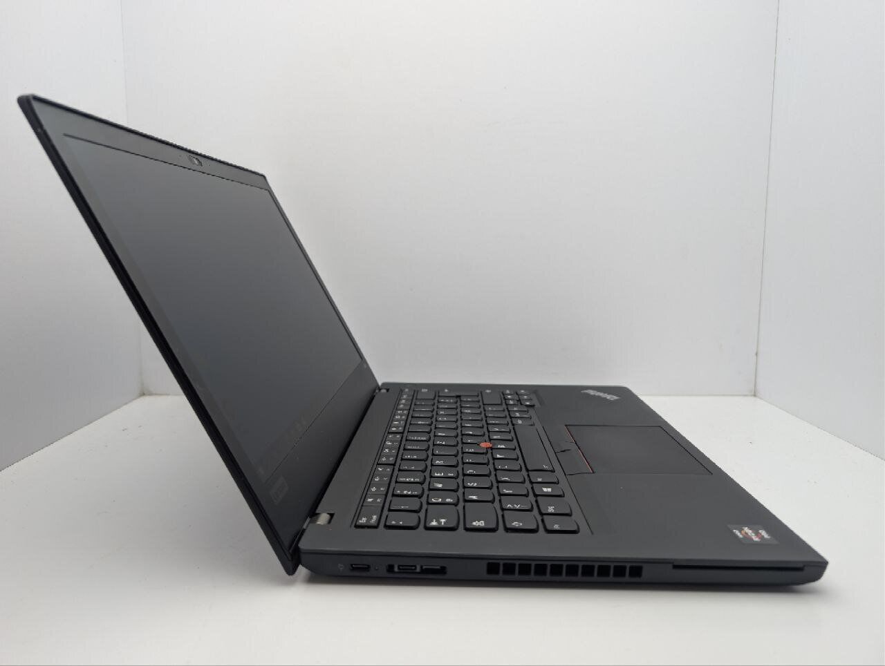 Ультрабук Lenovo ThinkPad A485 / 14" (1920x1080) IPS / AMD Ryzen 5 2500U (4 (8) ядра по 2.0 - 3.6 GHz) / 8 GB DDR4 / 256 GB SSD / AMD Radeon Vega 8 Graphics / WebCam - Зображення 4