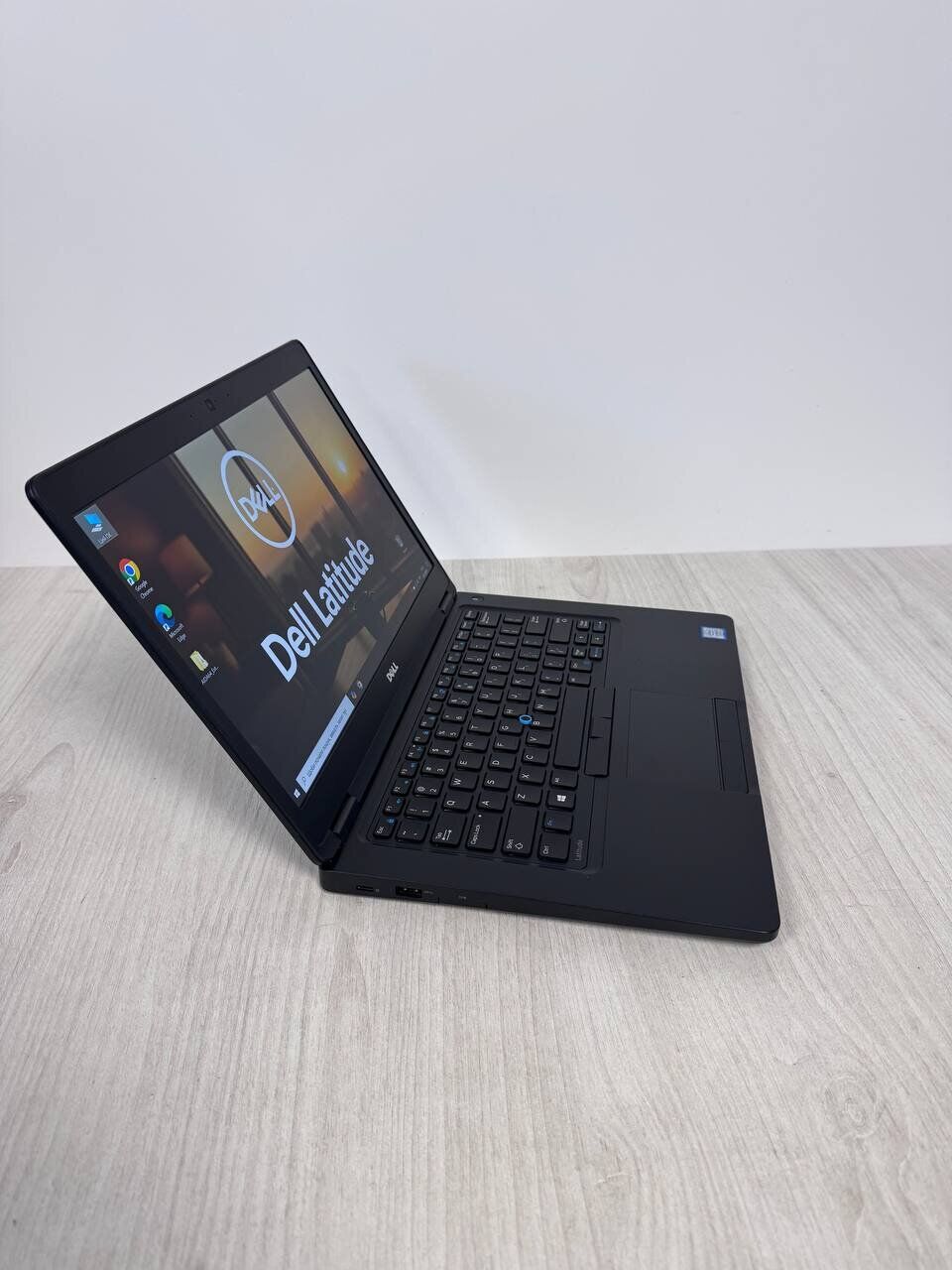 Ультрабук Dell Latitude 5480 / 14" (1920x1080) IPS / Intel Core i5-7200U (2 (4) ядра по 2.5 - 3.1 GHz) / 8 GB DDR4 / 120 GB SSD / Intel HD Graphics 620 / WebCam - Зображення 4