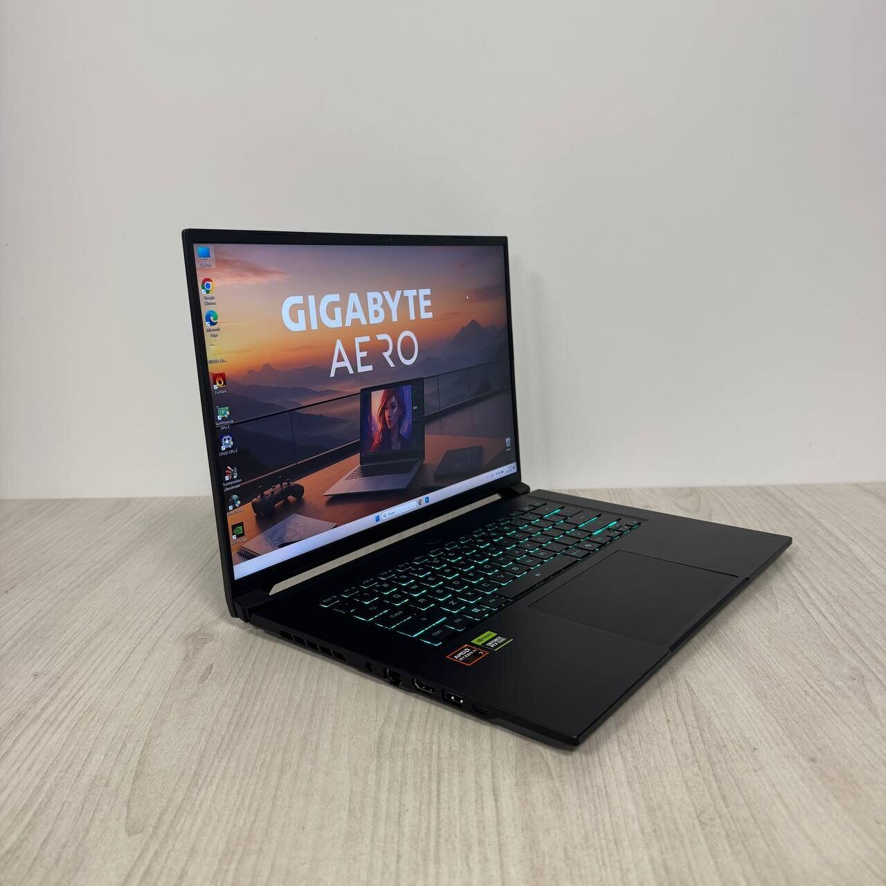 Ігровий ноутбук Gigabyte Aero X16 1WH / 16" (2560x1600) IPS / AMD Ryzen AI 7 350 (8 (16) ядер по 2.0 - 5.0 GHz) / 32 GB DDR5 / 1000 GB SSD NVMe / nVidia GeForce RTX 5070, 8 GB GDDR7, 128-bit / WebCam - Зображення 4