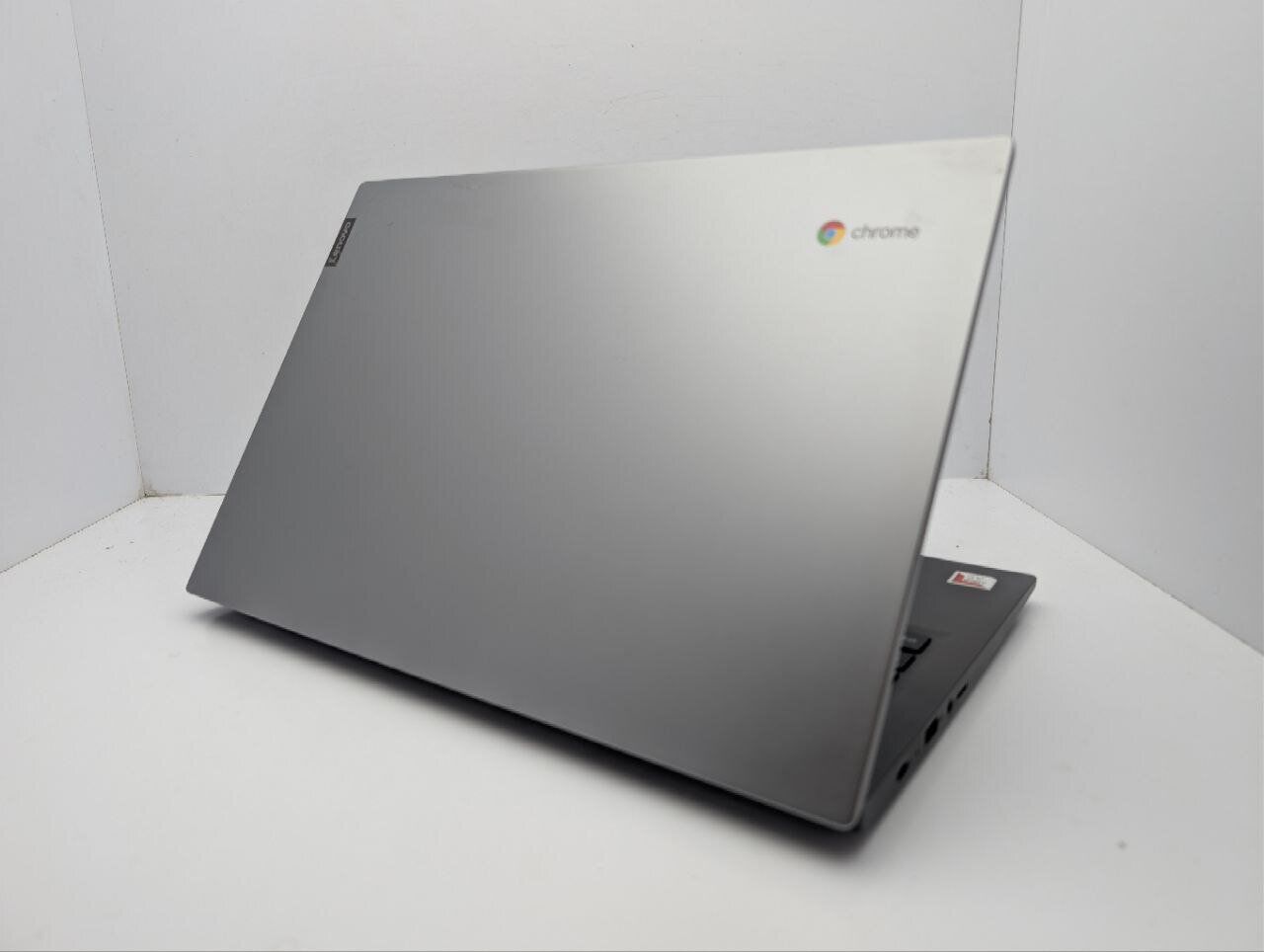 Ультрабук Lenovo Chromebook S345-14AST / 14" (1920x1080) IPS / AMD A6-9220 (2 ядра по 2.5 - 2.9 GHz) / 4 GB DDR4 / 64 GB eMMC / AMD Radeon R5 series / WebCam / Google Chrome OS - Зображення 8