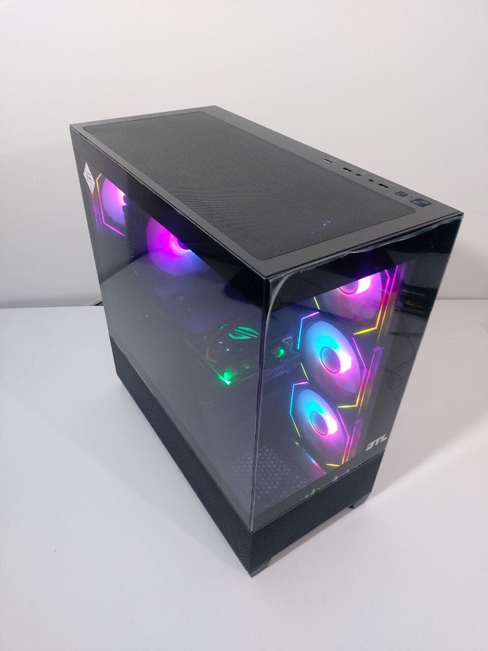 Ігровий ПК GTL Gaming Universe Black Tower / Intel Core i5-9400 (6 ядер по 2.9 - 4.1 GHz) / 16 GB DDR4 / 128 GB SSD M.2 + 512 GB SSD + 500 GB HDD / AMD Radeon RX 5700 XT, 8 GB GDDR6, 256-bit / 700W - Зображення 4