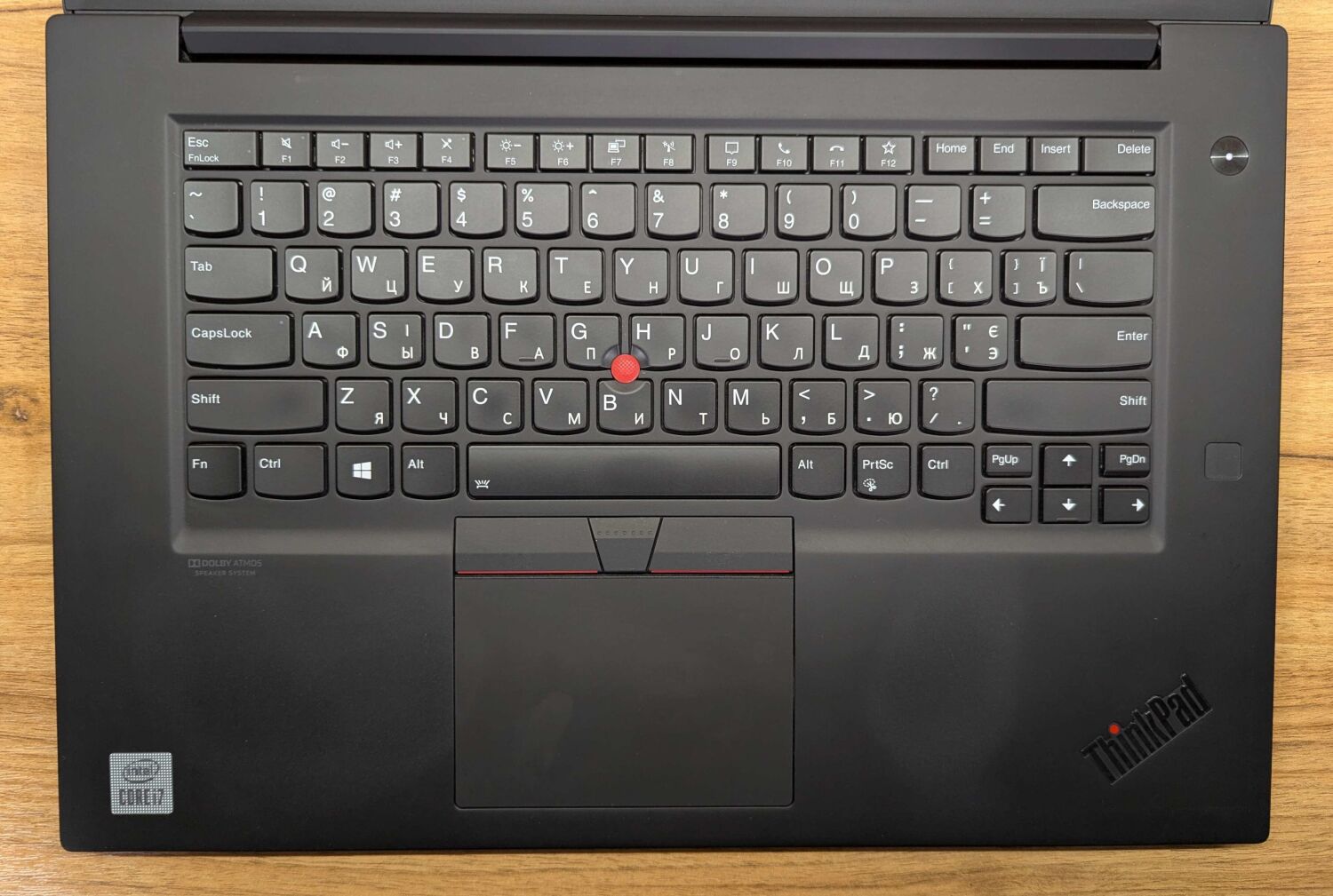 Мобільна робоча станція Lenovo ThinkPad P1 Gen 3 / 14" (1920x1080) IPS / Intel Core i7-10750H (6 (12) ядер по 2.6 - 5.0 GHz) / 32 GB DDR4 / 1000 GB SSD / nVidia Quadro T2000 Max-Q, 4 GB GDDR5, 128-bit / WebCam / Windows 10 - Зображення 2