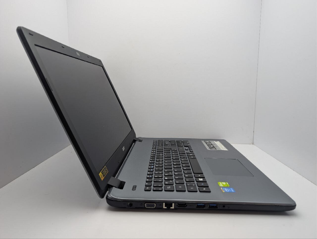 Ноутбук Acer Aspire E5-571G / 17.3" (1600x900) TN / Intel Core i5-4210U (2 (4) ядра по 1.7 - 2.7 GHz) / 8 GB DDR3 / 240 GB SSD / nVidia GeForce 840M, 2 GB GDDR3, 64-bit / WebCam / DVD-ROM - Зображення 4