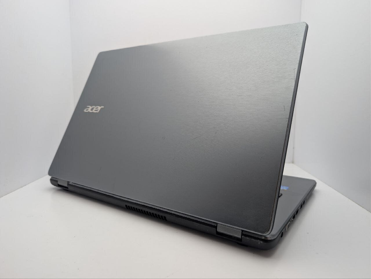 Ноутбук Acer Aspire E5-571G / 17.3" (1600x900) TN / Intel Core i5-4210U (2 (4) ядра по 1.7 - 2.7 GHz) / 8 GB DDR3 / 240 GB SSD / nVidia GeForce 840M, 2 GB GDDR3, 64-bit / WebCam / DVD-ROM - Зображення 8