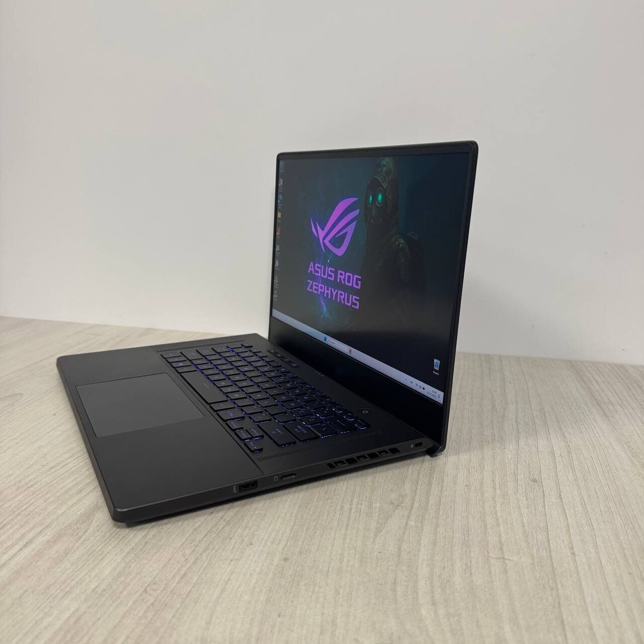 Ігровий ультрабук Asus ROG Zephyrus G15 GA503QS / 15.6" (2560x1440) IPS / AMD Ryzen 9 5900HS (8 (16) ядер по 3.0 - 4.6 GHz) / 16 GB DDR4 / 1000 GB SSD NVMe / nVidia GeForce RTX 3080, 8 GB GDDR6, 256-bit - Зображення 5