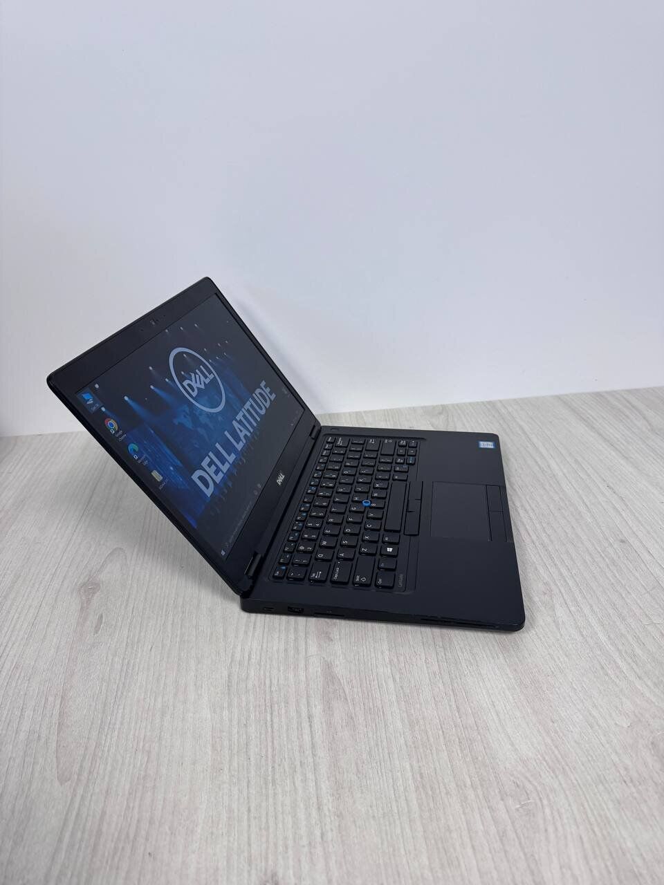 Ультрабук Б-клас Dell Latitude 5480 / 14" (1920x1080) IPS / Intel Core i7-7600U (2 (4) ядра по 2.8 - 3.9 GHz) / 8 GB DDR4 / 128 GB SSD M.2 / Intel HD Graphics 620 / WebCam - Зображення 4