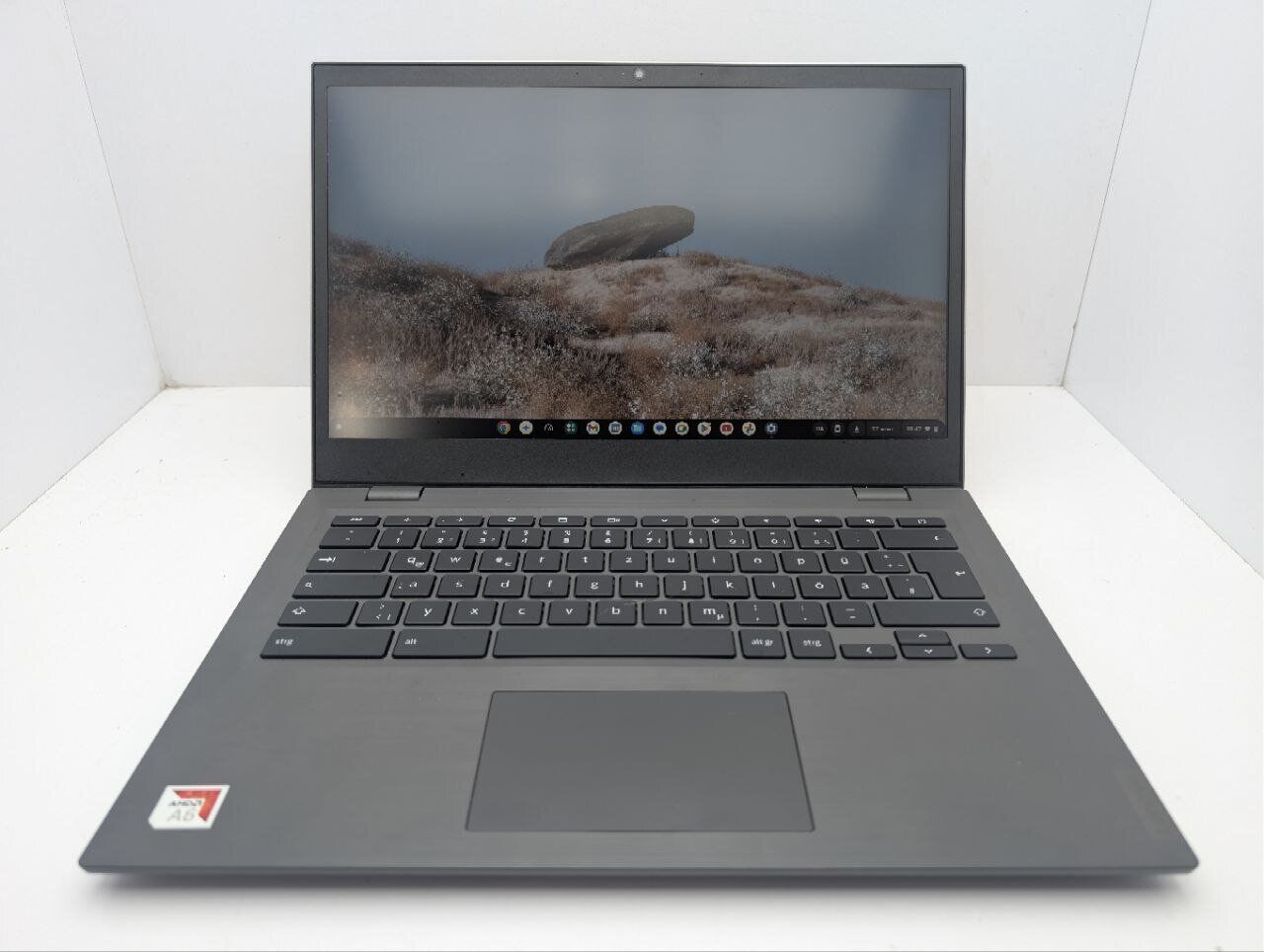 Ультрабук Lenovo Chromebook S345-14AST / 14" (1920x1080) IPS / AMD A6-9220 (2 ядра по 2.5 - 2.9 GHz) / 4 GB DDR4 / 64 GB eMMC / AMD Radeon R5 series / WebCam / Google Chrome OS - Зображення 2