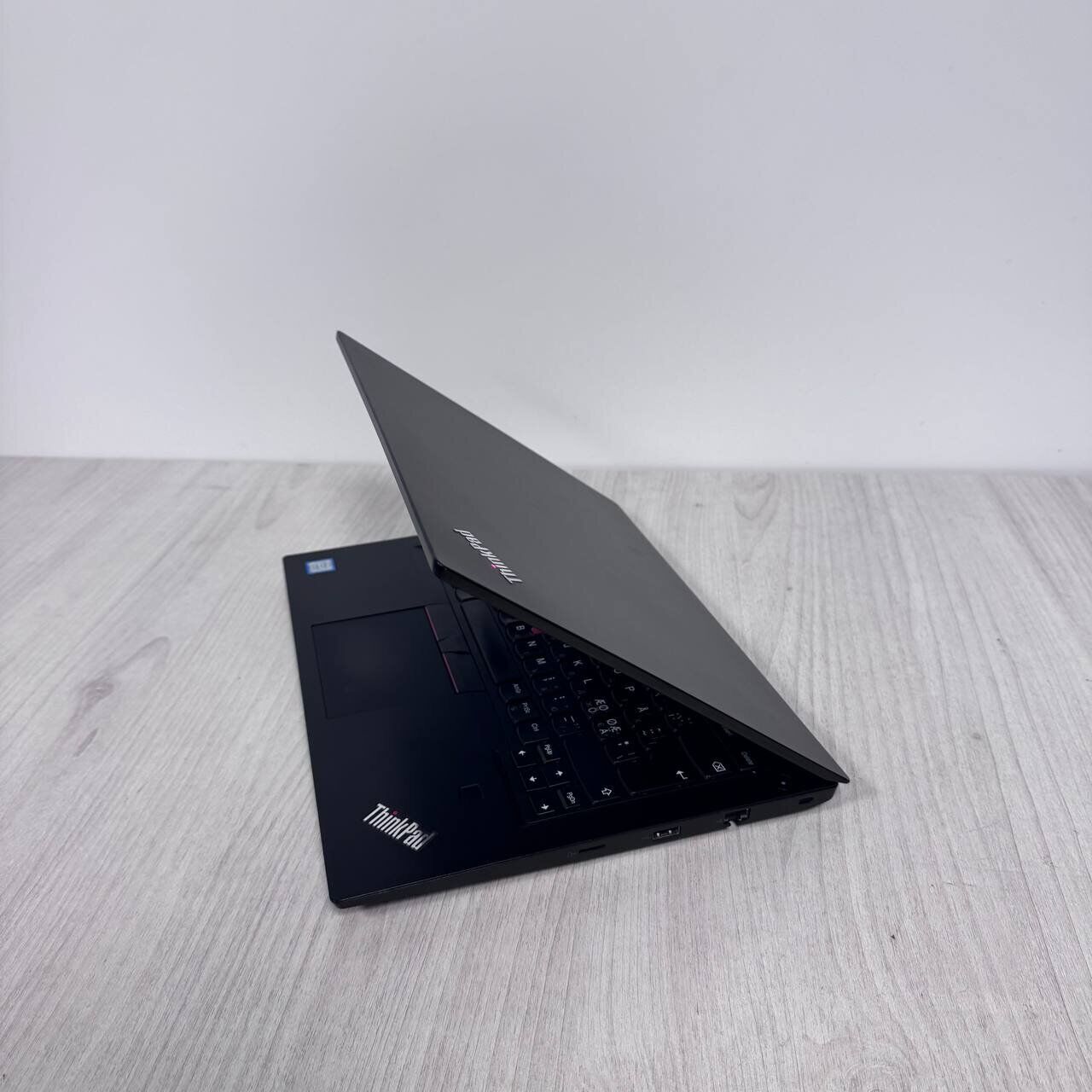 Ноутбук Lenovo ThinkPad E480 / 14" (1920x1080) IPS / Intel Core i5-8250U (4 (8) ядра по 1.6 - 3.4 GHz) / 8 GB DDR4 / 256 GB SSD NVMe / Intel UHD Graphics 620 / WebCam - Зображення 7