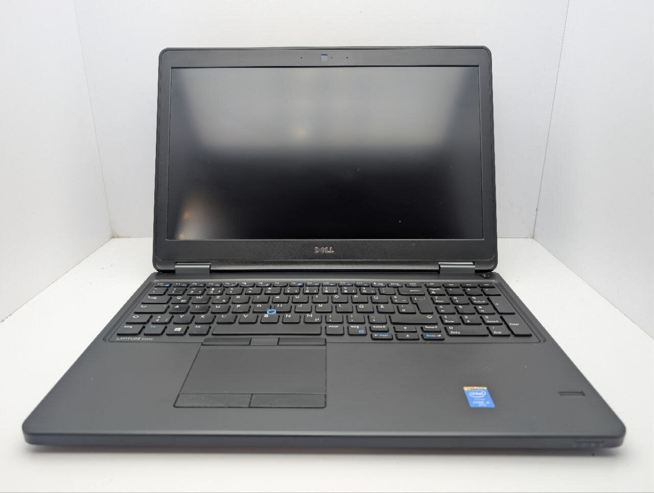 Ноутбук Dell Latitude E5550 / 15.6" (1920x1080) IPS / Intel Core i5-5300U (2 (4) ядра по 2.3 - 2.9 GHz) / 8 GB DDR3 / 240 GB SSD / nVidia GeForce 830M, 2 GB GDDR3, 64-bit / WebCam - Зображення 3