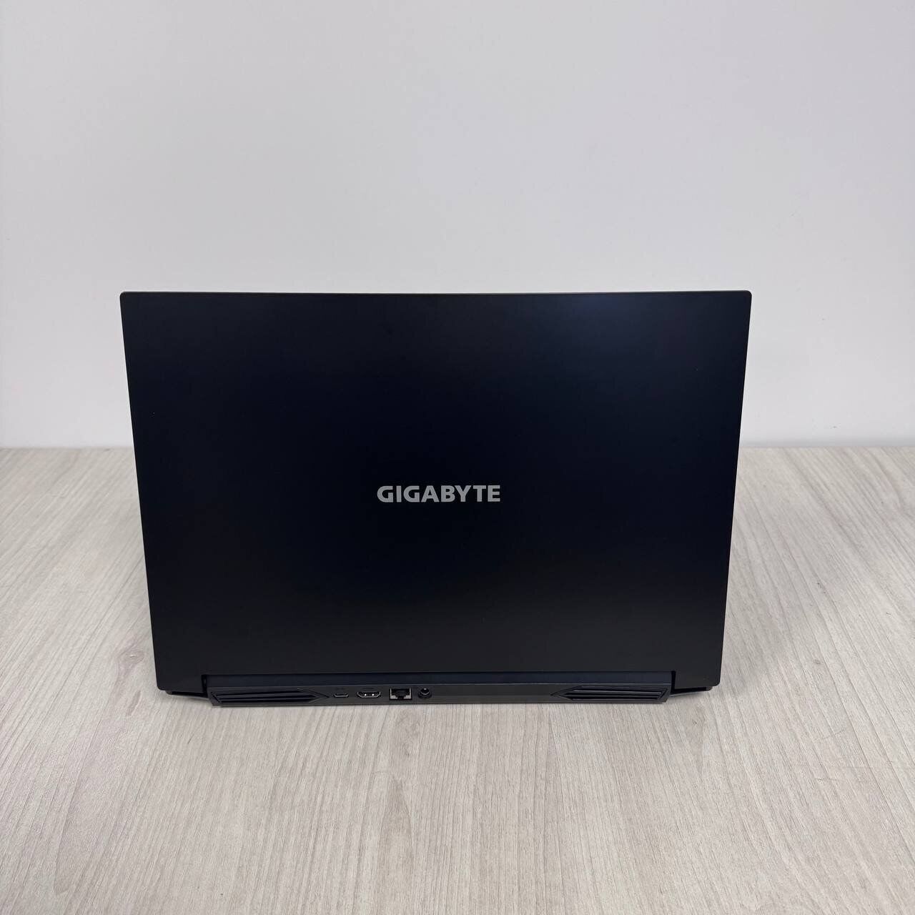 Ігровий ноутбук Б-клас Gigabyte G5 KC / 15.6" (1920x1080) IPS / Intel Core i5-10500H (6 (12) ядер по 2.5 - 4.5 GHz) / 16 GB DDR4 / 512 GB SSD NVMe / nVidia GeForce RTX 3060, 6 GB GDDR6, 192-bit / WebCam - Зображення 3