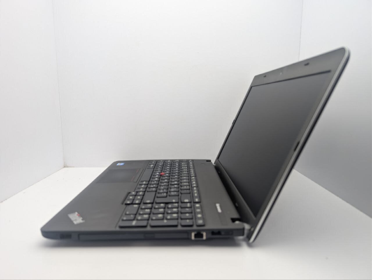 Ноутбук Lenovo ThinkPad E531 / 15.6'' (1366x768) TN / Intel Core i5-3320M (2 (4) ядра по 2.6 - 3.3 GHz) / 8 GB DDR3 / 120 GB SSD / Intel HD Graphics 4000 / WebCam / DVD-ROM - Зображення 5