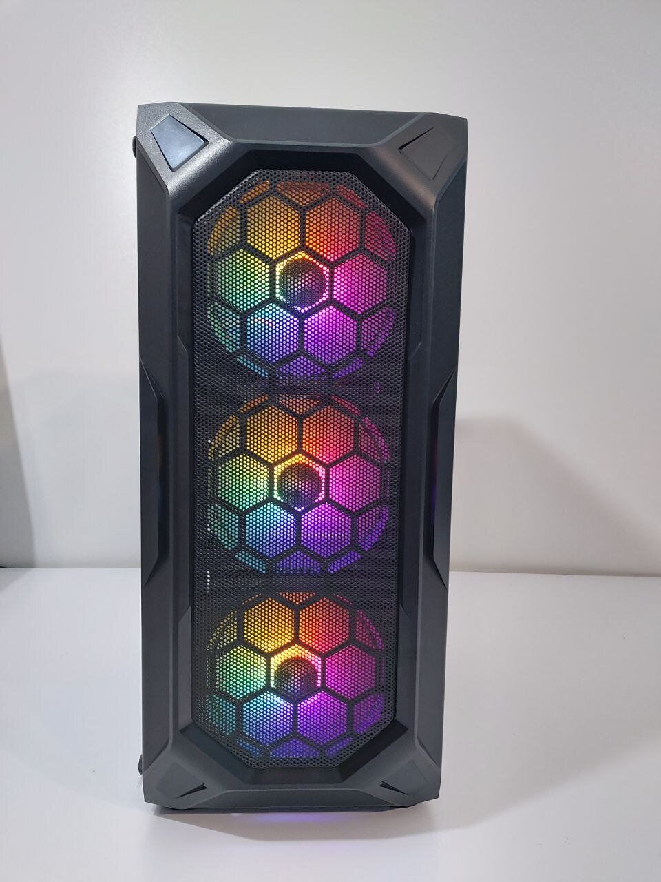 Ігровий ПК 1stPlayer FireBase X6 Tower / Intel Core i5-8400 (6 ядер по 2.8 - 4.0 GHz) / 24 GB DDR4 / 128 GB SSD M.2 + 512 GB SSD / nVidia GeForce GTX 1660 Ti, 6 GB GDDR6, 192-bit / 550W - Зображення 2