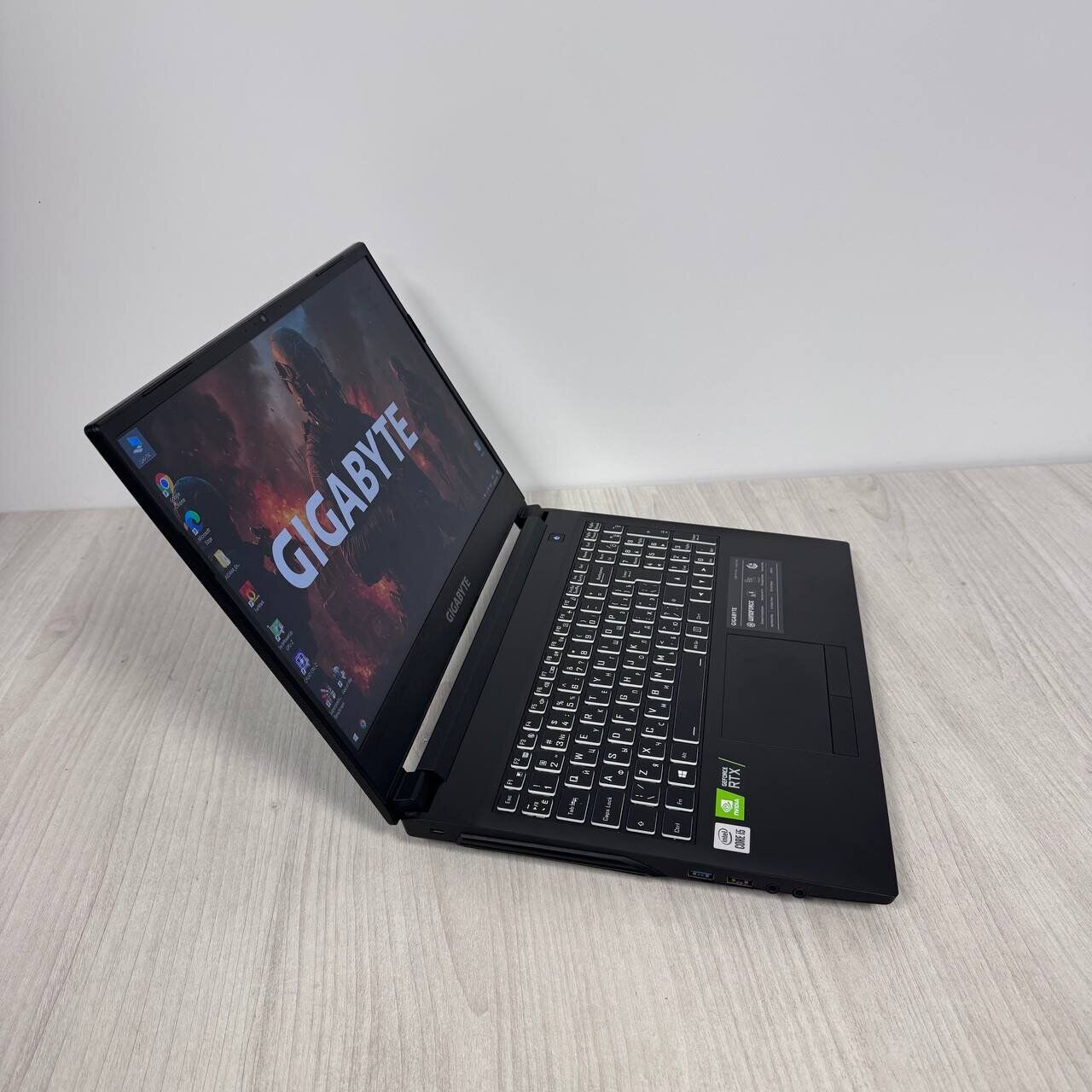Ігровий ноутбук Б-клас Gigabyte G5 KC / 15.6" (1920x1080) IPS / Intel Core i5-10500H (6 (12) ядер по 2.5 - 4.5 GHz) / 16 GB DDR4 / 512 GB SSD NVMe / nVidia GeForce RTX 3060, 6 GB GDDR6, 192-bit / WebCam - Зображення 4