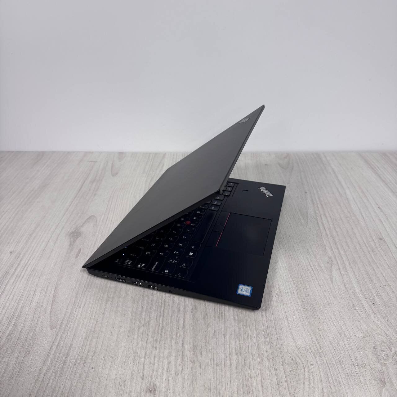 Ноутбук Lenovo ThinkPad E480 / 14" (1920x1080) IPS / Intel Core i5-8250U (4 (8) ядра по 1.6 - 3.4 GHz) / 8 GB DDR4 / 256 GB SSD NVMe / Intel UHD Graphics 620 / WebCam - Зображення 6