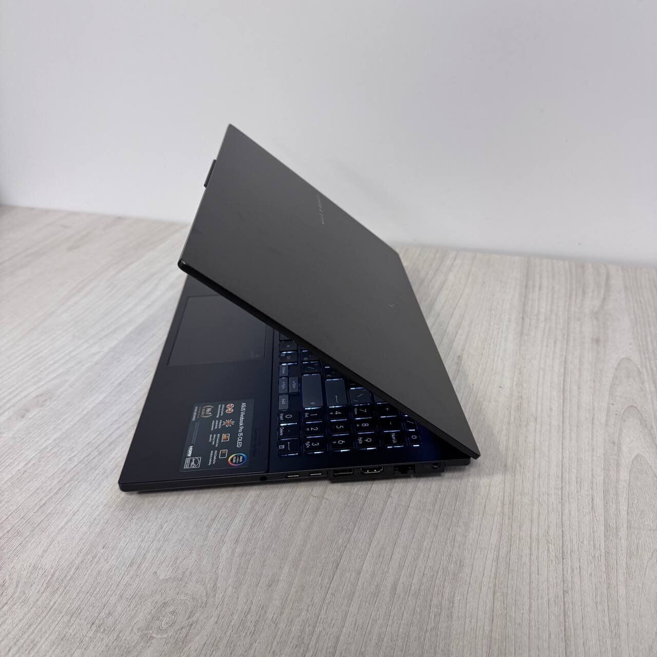 Ігровий ноутбук Б-клас Asus Vivobook Pro 15 OLED N6506MU / 15.6" (2560x1440) OLED / Intel Core Ultra 9 185H (16 (22) ядер по 2.3 - 5.1 GHz) / 24 GB DDR5 / 2000 GB SSD NVMe / nVidia GeForce RTX 4060, 8 GB GDDR6, 128-bit / WebCam - Зображення 7