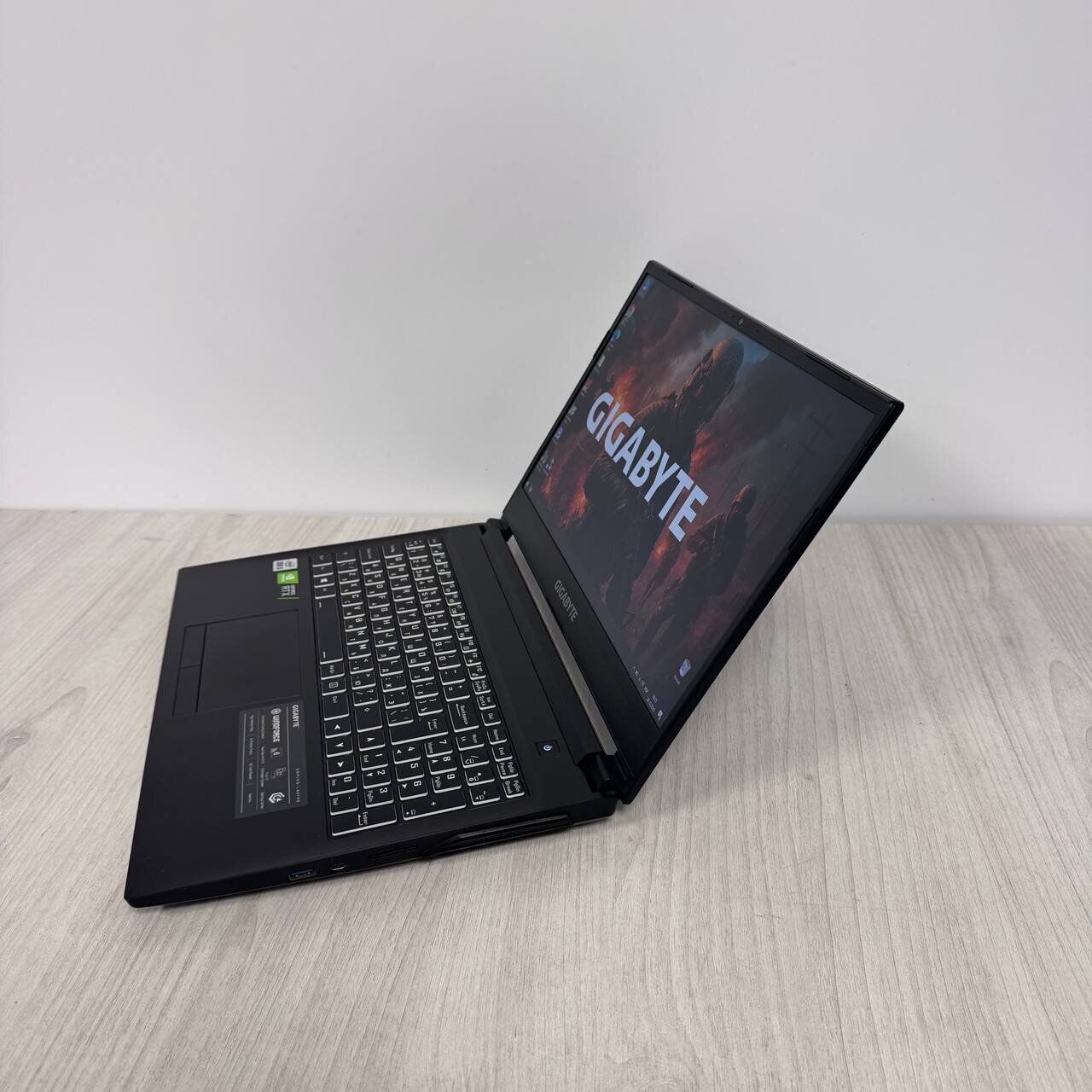 Ігровий ноутбук Б-клас Gigabyte G5 KC / 15.6" (1920x1080) IPS / Intel Core i5-10500H (6 (12) ядер по 2.5 - 4.5 GHz) / 16 GB DDR4 / 512 GB SSD NVMe / nVidia GeForce RTX 3060, 6 GB GDDR6, 192-bit / WebCam - Зображення 5