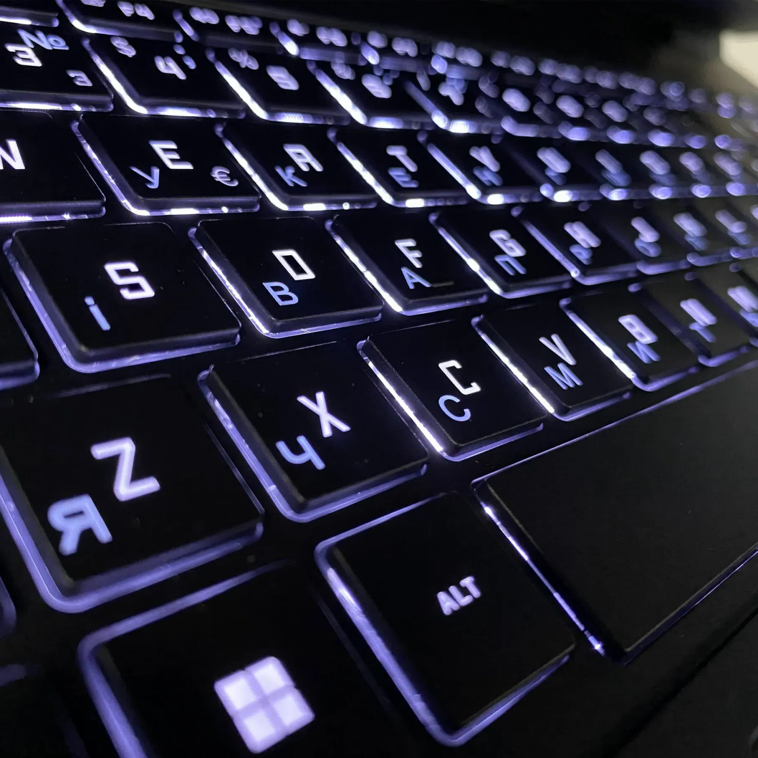 Ігровий ноутбук HP Victus 15-fa1058ng / 15.6" (1920x1080) IPS / Intel Core i5-12500H (12 (16) ядер по 3.3 - 4.5 GHz) / 16 GB DDR4 / 512 GB SSD / nVidia GeForce RTX 4060, 8 GB GDDR6, 192-bit / WebCam / HDMI - Зображення 6