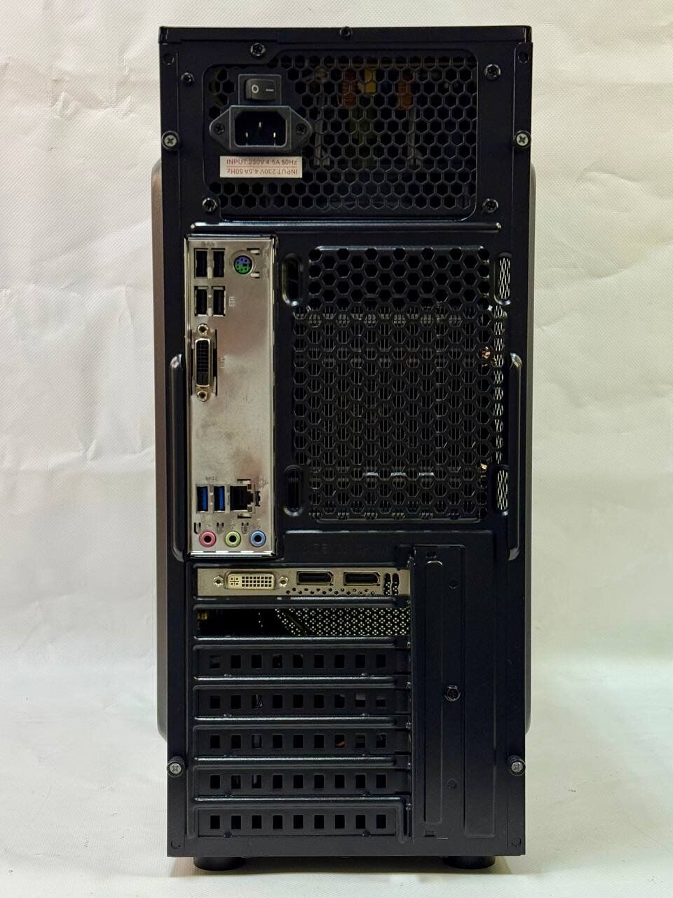 Комп'ютер Vinga CS 210B Tower / Intel Core i7-7700 (4 (8) ядра по 3.6 - 4.2 GHz) / 16 GB DDR4 / 240 GB SSD + 500 GB HDD / nVidia Quadro K2200, 4 GB GDDR5, 128-bit / 400W - Зображення 7