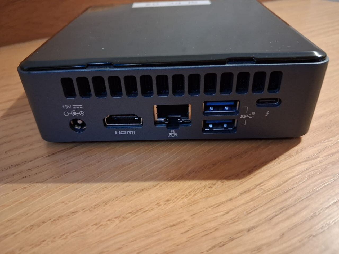 Неттоп Intel NUC NUC10FNK USFF / Intel Core i5-10210U (4 (8) ядра по 1.6 - 4.2 GHz) / 16 GB DDR4 / 512 GB SSD / Intel UHD Graphics / HDMI / Wi-Fi / Bluetooth / Блок живлення у комплекті - Зображення 3