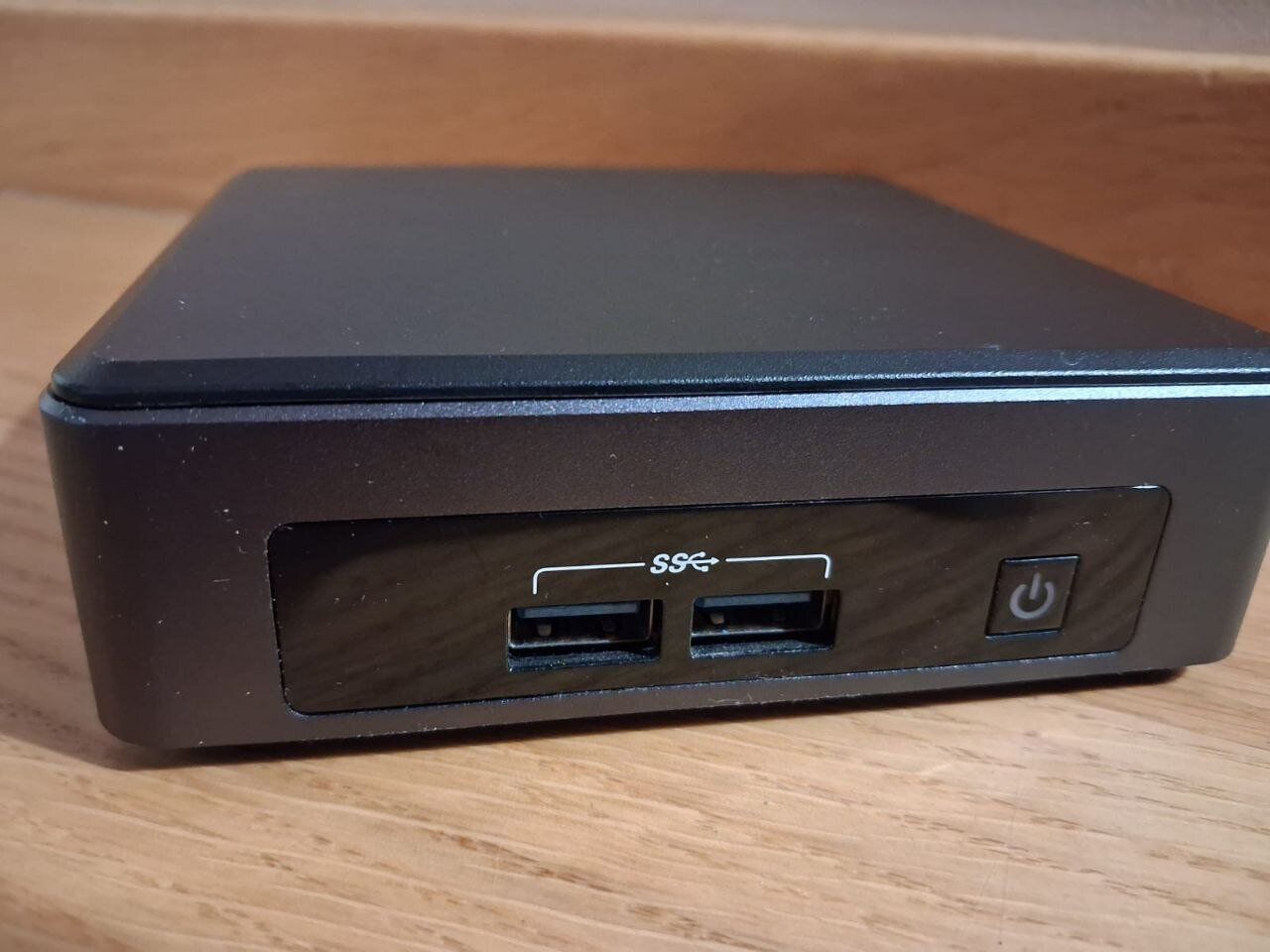 Неттоп Intel NUC NUC7i3DNK USFF / Intel Core i3-7100U (2 (4) ядра по 2.4 GHz) / 8 GB DDR4 / 128 GB SSD M.2 / Intel HD Graphics 620 / Wi-Fi / Блок живлення в комплекті - Зображення 2