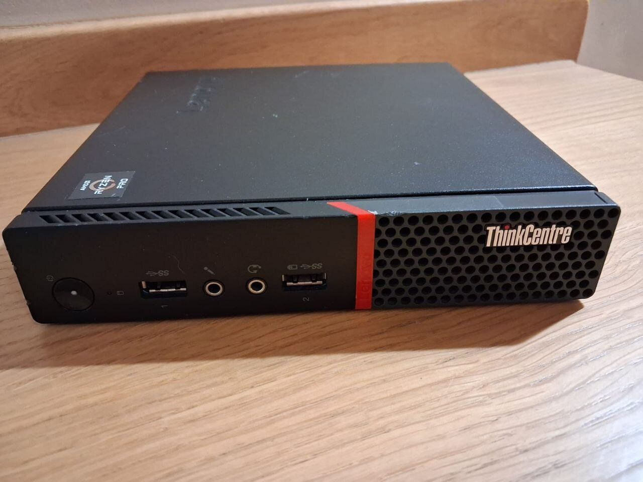 Неттоп Lenovo ThinkCentre M715q Tiny USFF / AMD Ryzen 3 PRO 2200GE (4 ядра по 3.3 - 3.6 GHz) / 16 GB DDR4 / 512 GB SSD M.2 / AMD Radeon Vega 8 Graphics / DisplayPort / Блок живлення в комплекті - Зображення 2