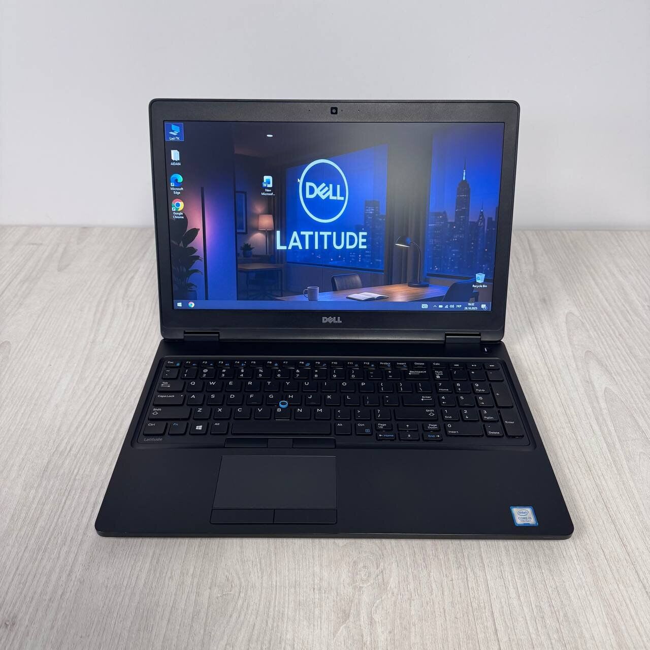 Ноутбук Dell Latitude 5580 / 15.6" (1366x768) TN / Intel Core i5-7300U (2 (4) ядра по 2.6 - 3.5 GHz) / 8 GB DDR4 / 128 GB SSD / Intel HD Graphics 620 / WebCam - Зображення 2